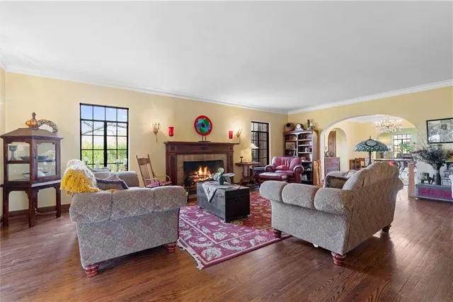 $857,500 | 8 Orchard Place, Excelsior Springs, MO 64024