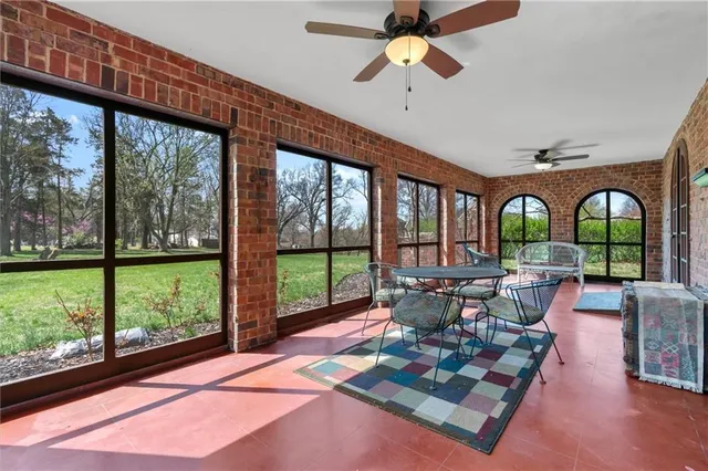 $857,500 | 8 Orchard Place, Excelsior Springs, MO 64024