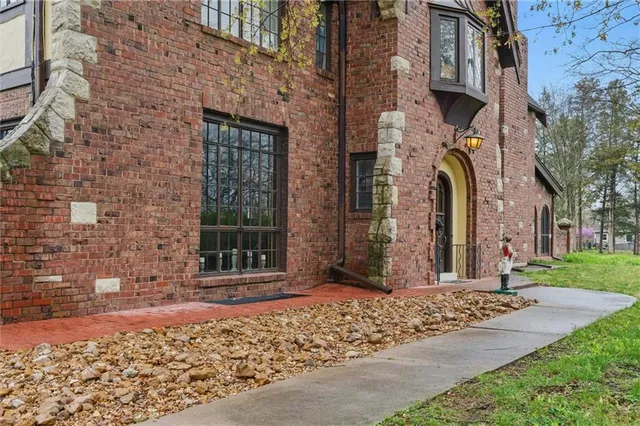 $857,500 | 8 Orchard Place, Excelsior Springs, MO 64024