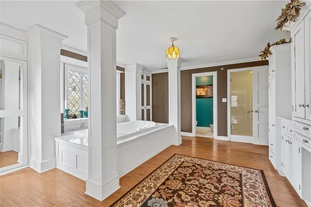 $857,500 | 8 Orchard Place, Excelsior Springs, MO 64024