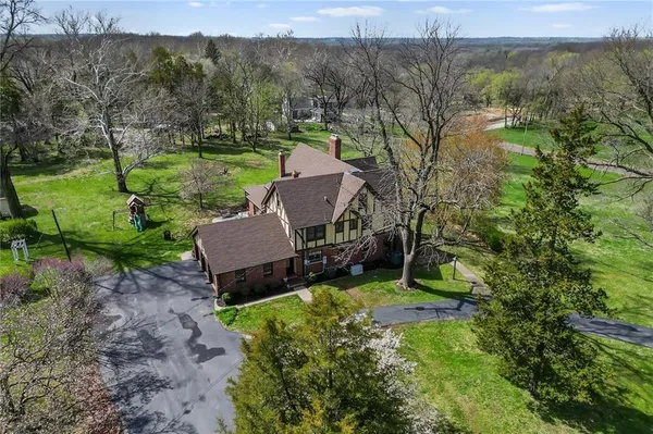 $799,900 | 8 Orchard Place, Excelsior Springs, MO 64024