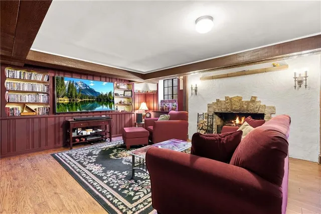 $857,500 | 8 Orchard Place, Excelsior Springs, MO 64024