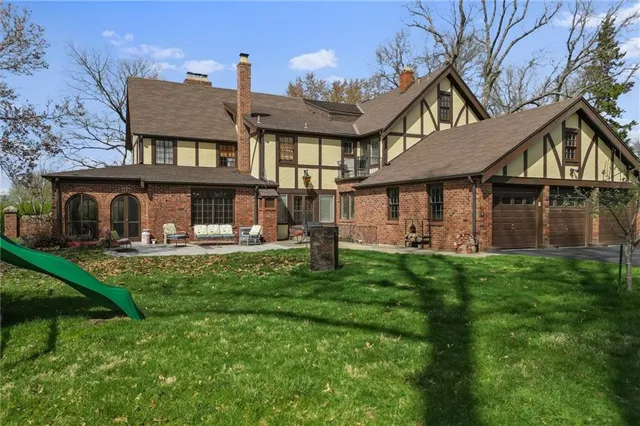 $857,500 | 8 Orchard Place, Excelsior Springs, MO 64024
