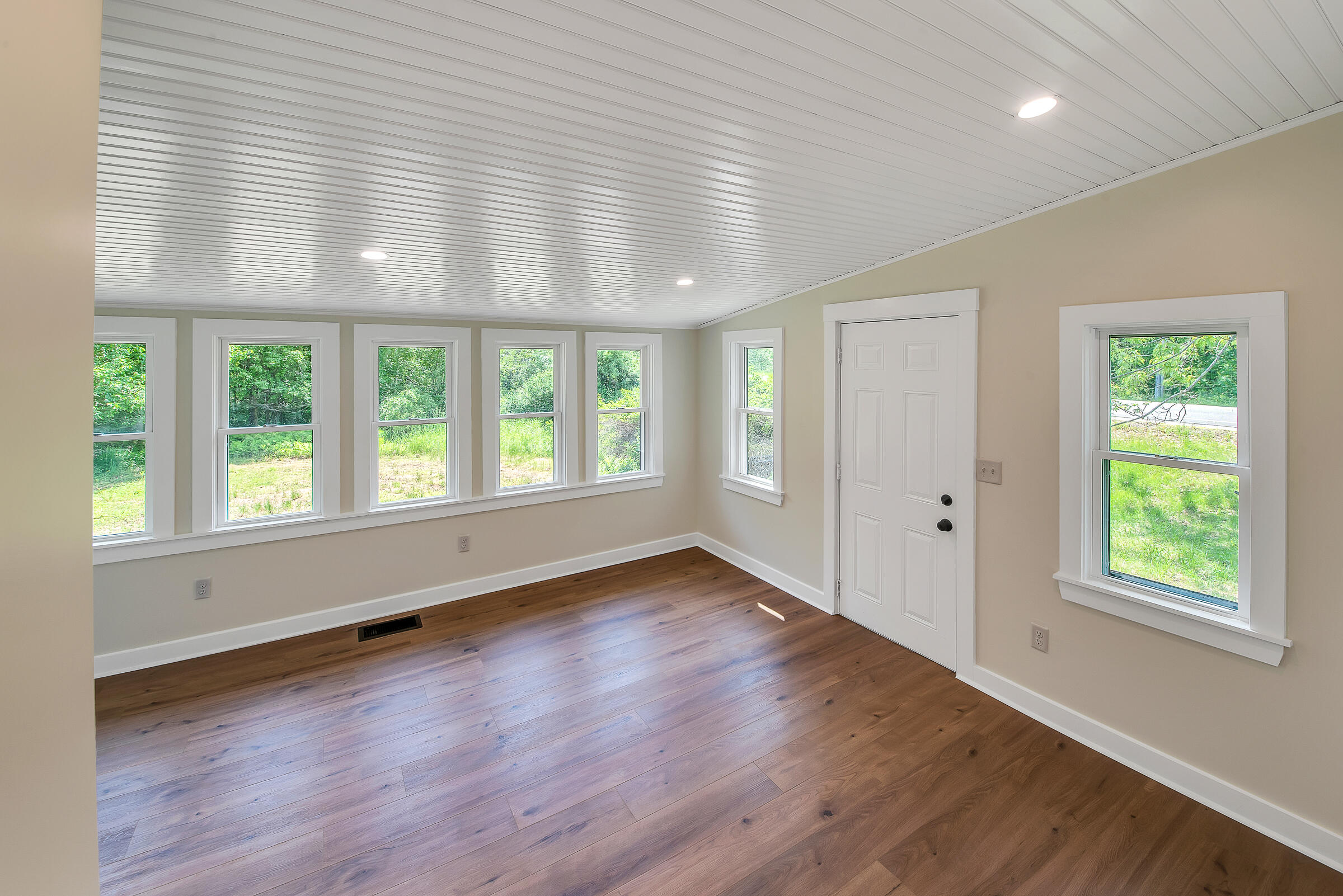 3 Brown Road Richmond, ME 04357 - Photo 14 of 39 Living room