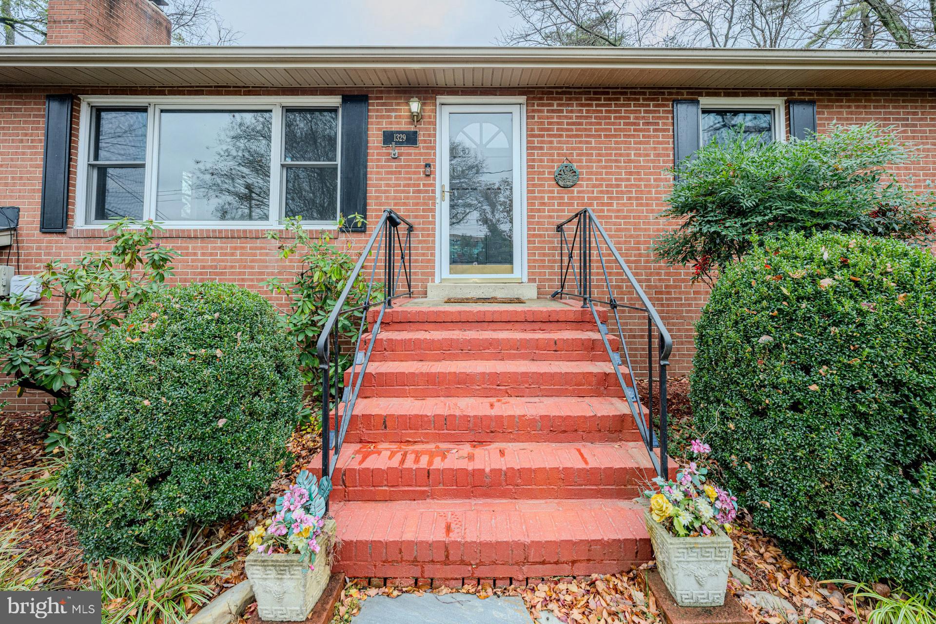 1329 Devils Reach Road Woodbridge, VA 22192 - Photo 4 of 33