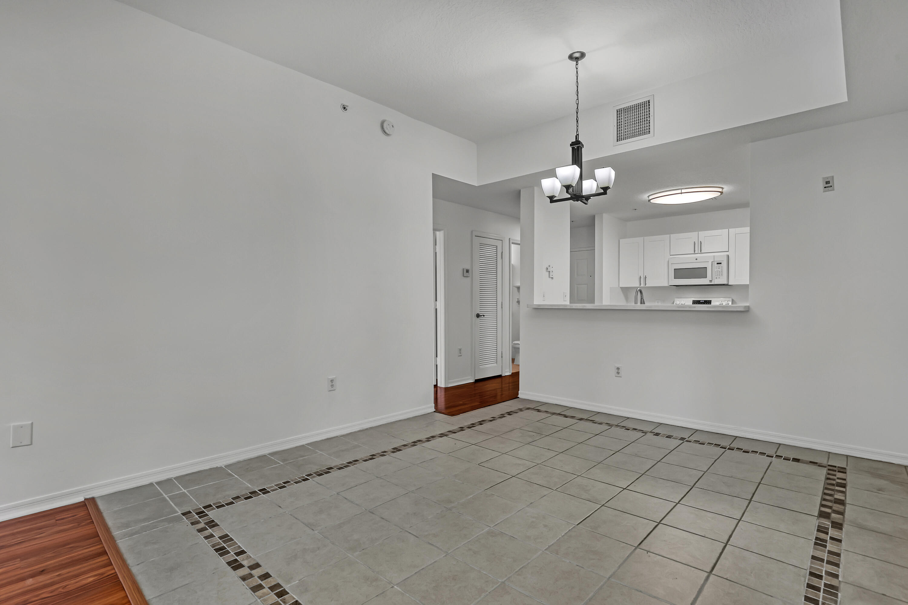 1155 Main Street, Unit 219 Jupiter, FL 33458 - Photo 5 of 25 dining area