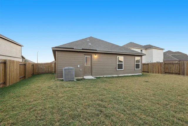 $1,825 | 16416 Farmhouse Lane, Elgin, TX 78621