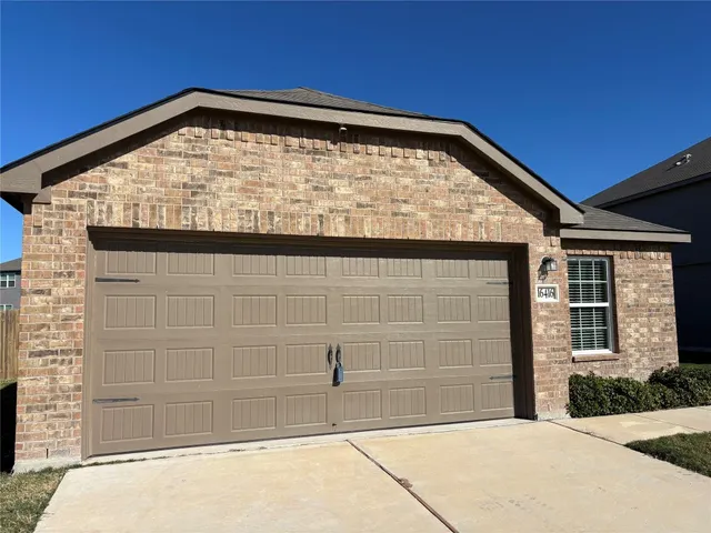 $1,825 | 16416 Farmhouse Lane, Elgin, TX 78621