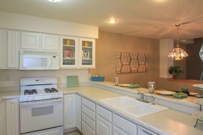 1425 Ranier Drive Iowa City, IA 52246 - Photo 4 of 25 Gallery Image 4