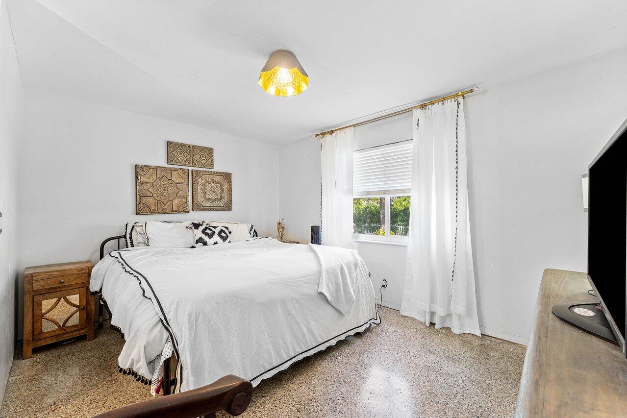 102 Northeast 22nd Street Delray Beach, FL 33444 - Photo 19 of 28 Primary Suite