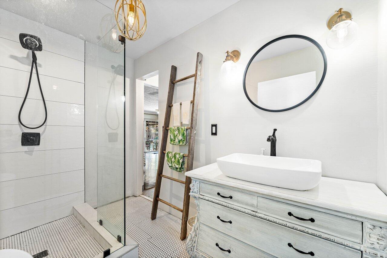 102 Northeast 22nd Street Delray Beach, FL 33444 - Photo 21 of 28 Primary Bathroom