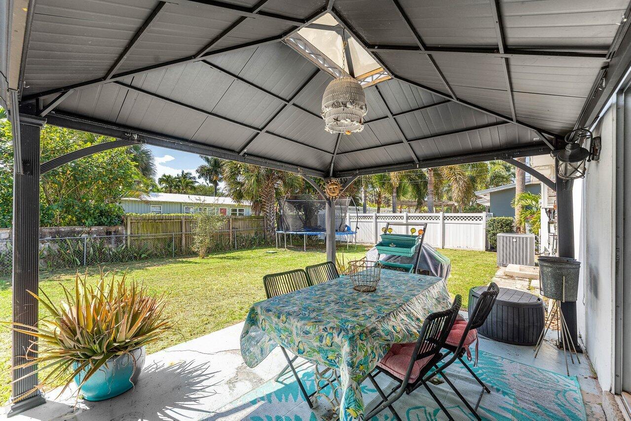 102 Northeast 22nd Street Delray Beach, FL 33444 - Photo 27 of 28 Back Patio
