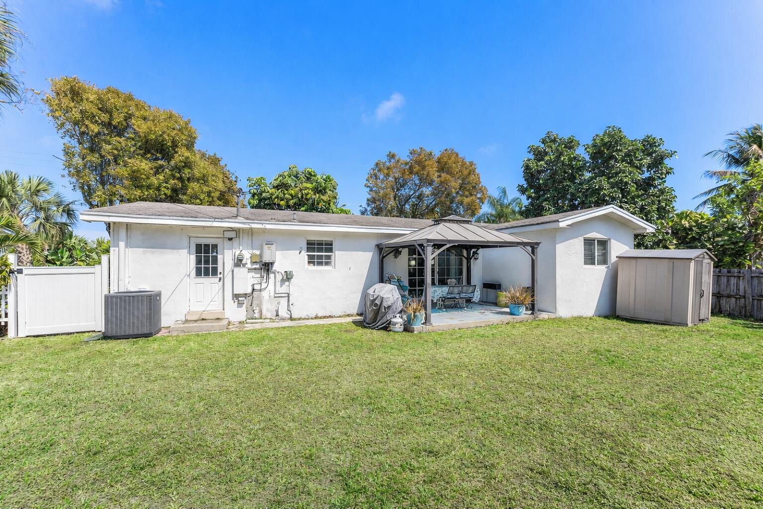 102 Northeast 22nd Street Delray Beach, FL 33444 - Photo 28 of 28 Backyard