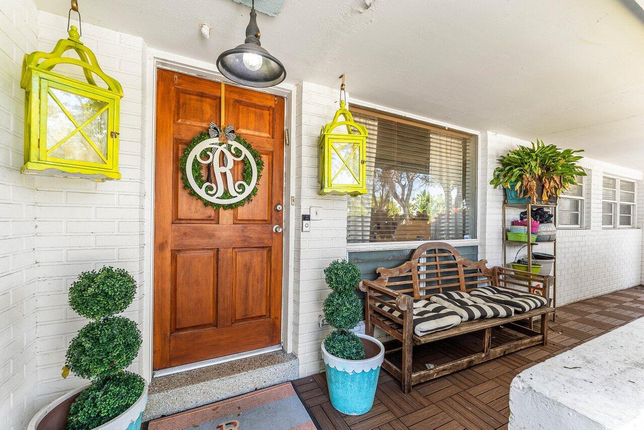102 Northeast 22nd Street Delray Beach, FL 33444 - Photo 4 of 28 Front door