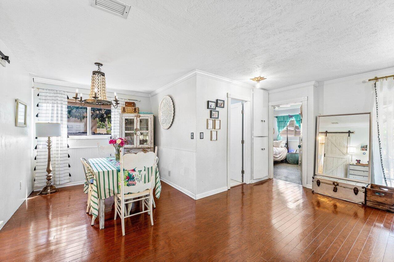 102 Northeast 22nd Street Delray Beach, FL 33444 - Photo 10 of 28 Dining table