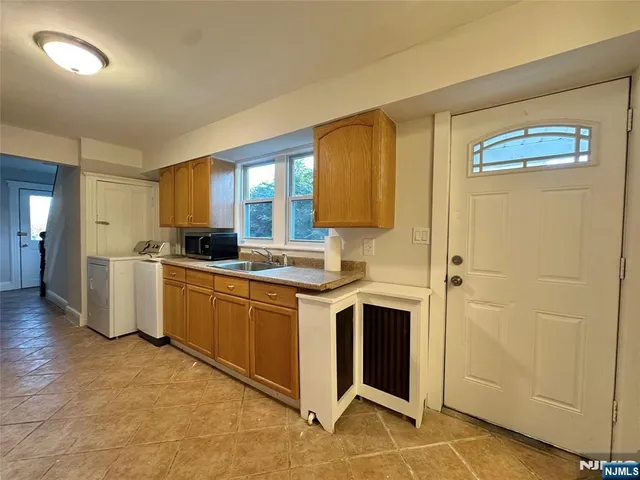 $1,850 | 112 Paris Avenue, Unit E, Northvale, NJ 07647