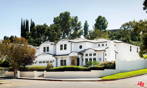 $4,895,000 | 4197 Hayvenhurst Drive, Encino, CA 91436