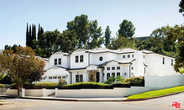 $4,895,000 | 4197 Hayvenhurst Drive, Encino, CA 91436