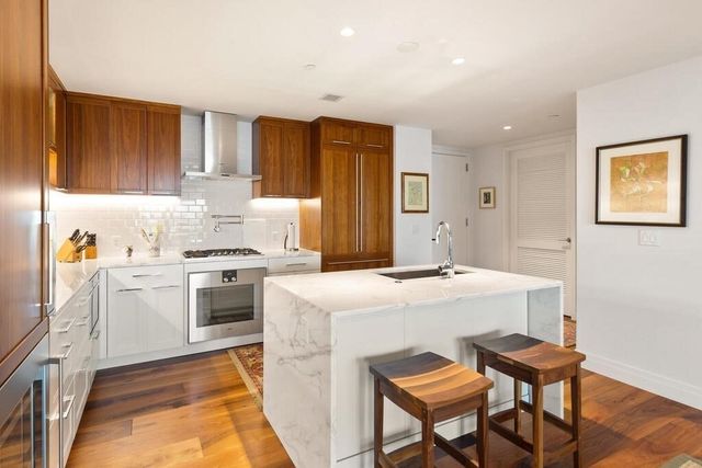 $3,300,000 | 300 Pier 4 Blvd., Unit 8F, Boston, MA 02210