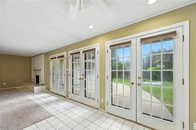 a view of empty room with floor to ceiling windows and floor to ceiling window