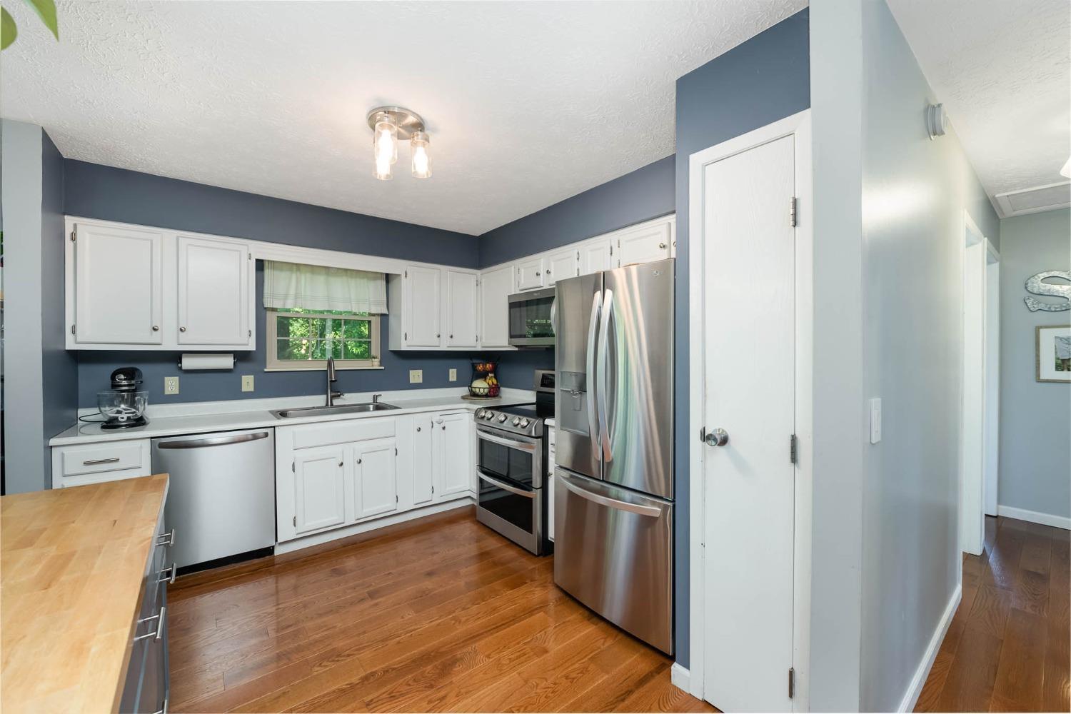 1017 Gaskins Road Cincinnati, OH 45245 - Photo 3 of 25 Gallery Image 3