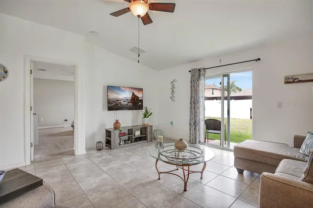 $2,100 | 12618 Sandpine Reserve Place, Gibsonton, FL 33534