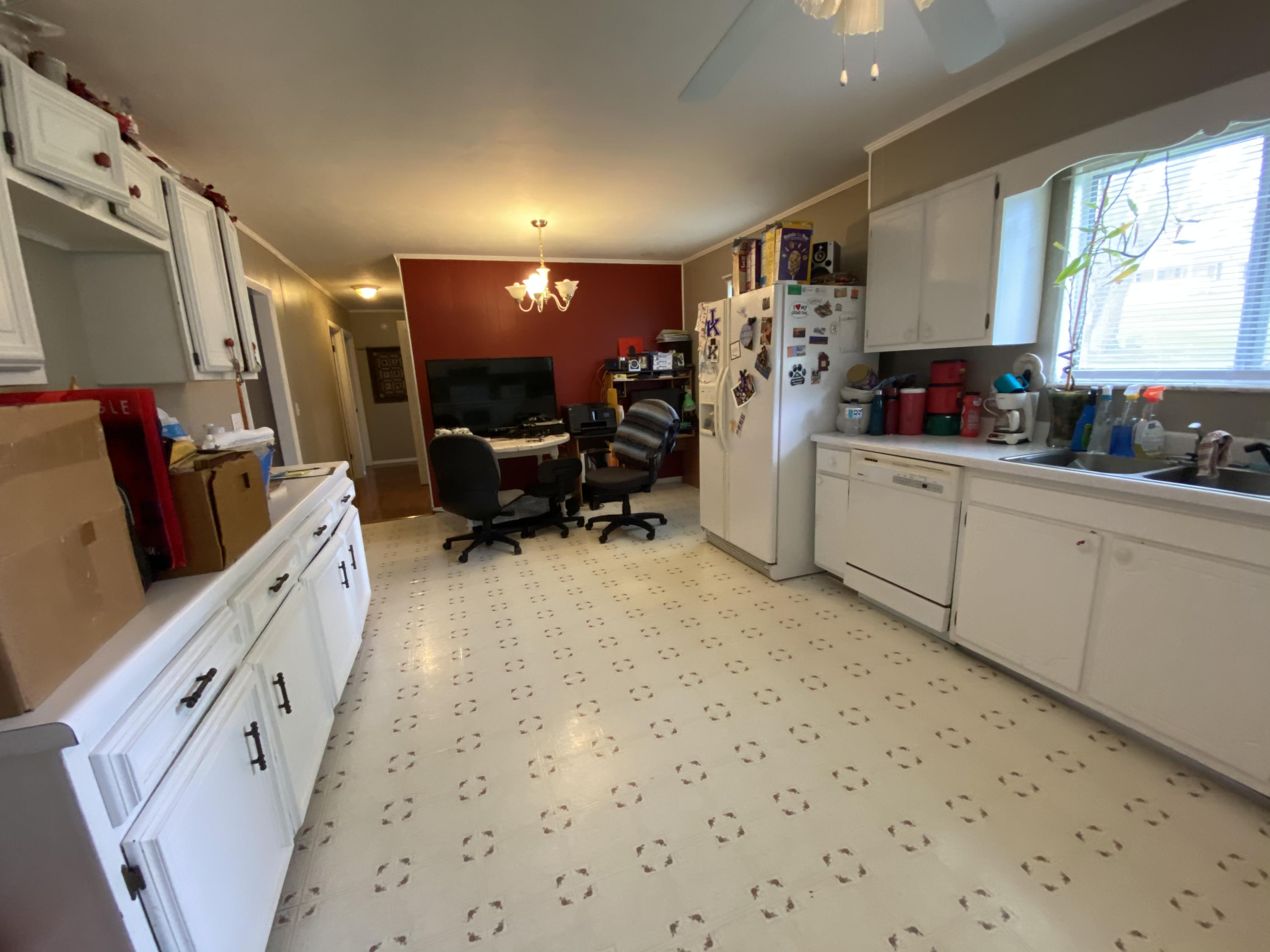 625 Overview Loop Jonesville, VA 24263 - Photo 5 of 14 Kitchen Dining Combo