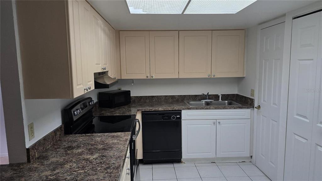 9903 Turf Way, Unit 2 Orlando, FL 32837 - Photo 4 of 8