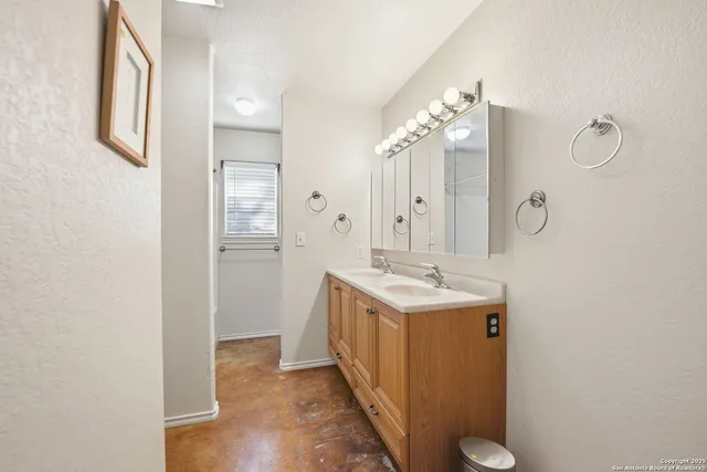 $419,900 | 1095 Stallion Springs Drive, Fischer, TX 78623