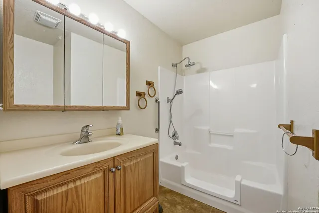 $419,900 | 1095 Stallion Springs Drive, Fischer, TX 78623