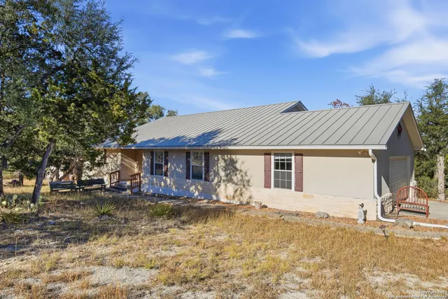 $419,900 | 1095 Stallion Springs Drive, Fischer, TX 78623