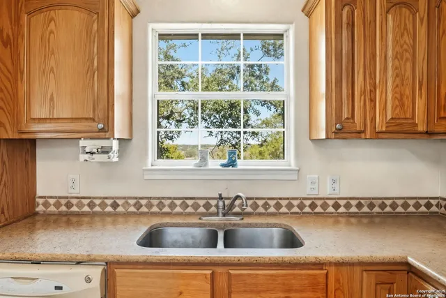 $419,900 | 1095 Stallion Springs Drive, Fischer, TX 78623