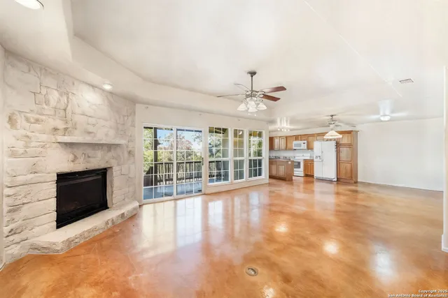 $419,900 | 1095 Stallion Springs Drive, Fischer, TX 78623