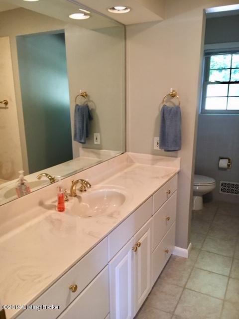7811 Crown Top Road Louisville, KY 40241 - Photo 16 of 32 Full bath