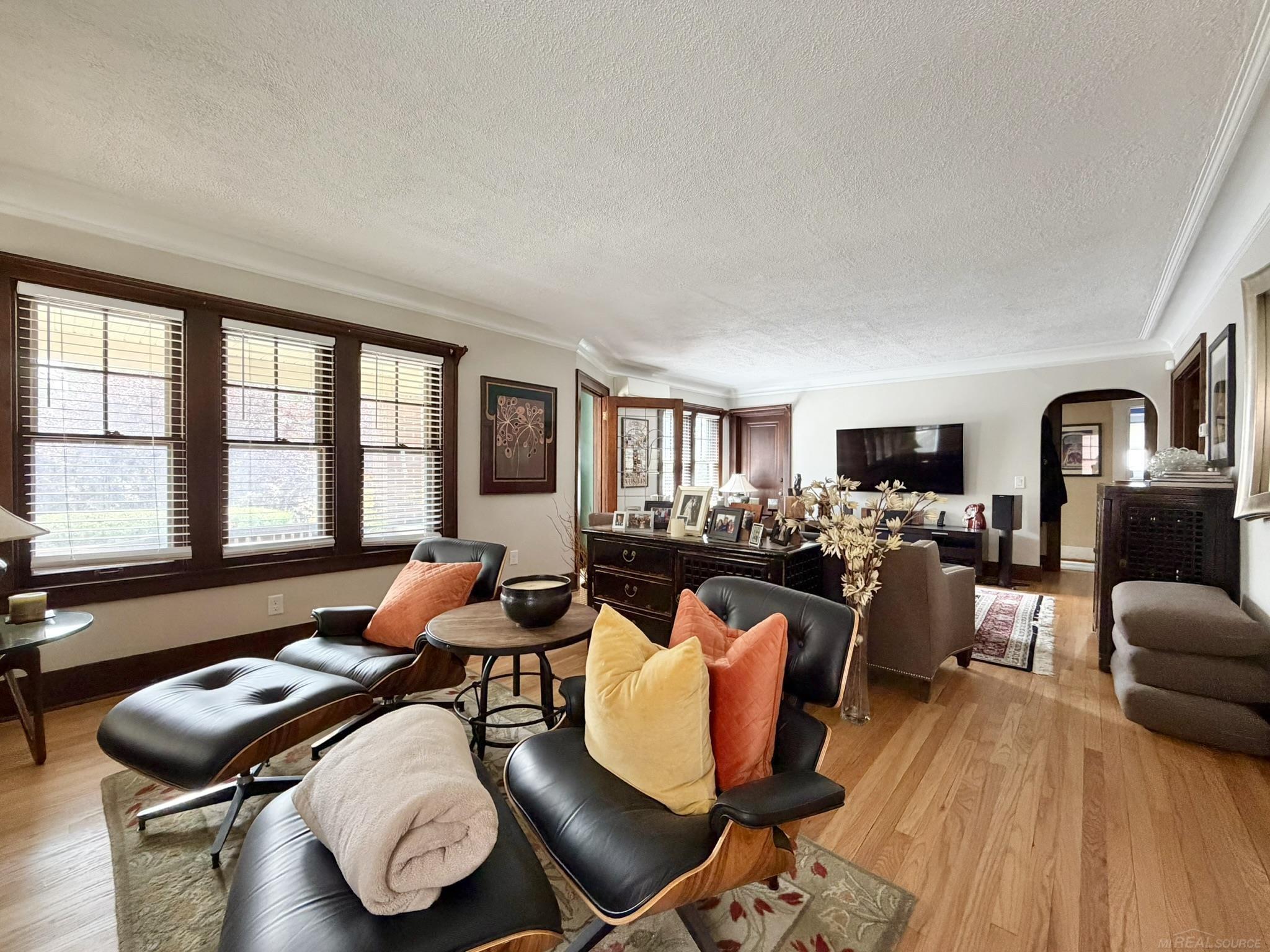 1622 Crooks Road Royal Oak, MI 48067 - Photo 12 of 30 50223580-869b8f43-5666-437d-9a0b-691602a42f3d.JPG