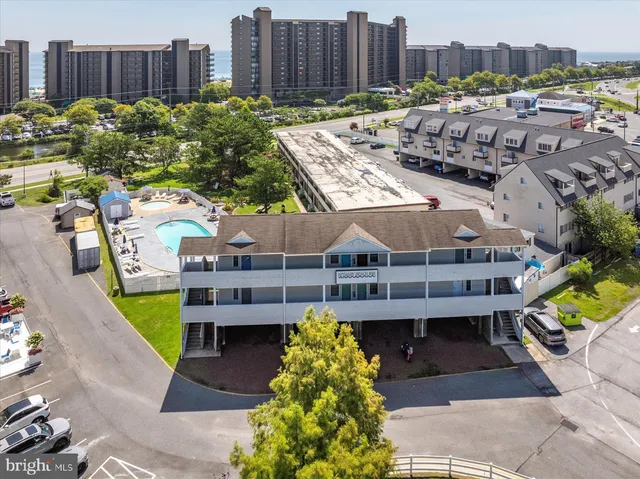 a picture of a table and chairs in patio