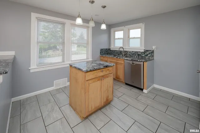 $175,000 | 3712 33rd Street, Moline, IL 61265