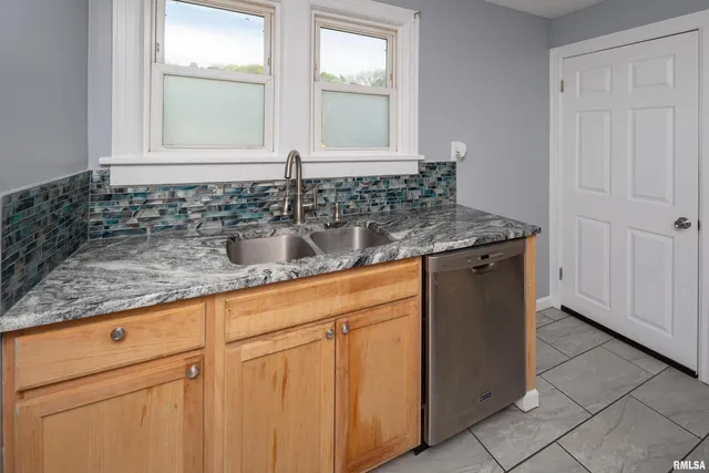 $175,000 | 3712 33rd Street, Moline, IL 61265