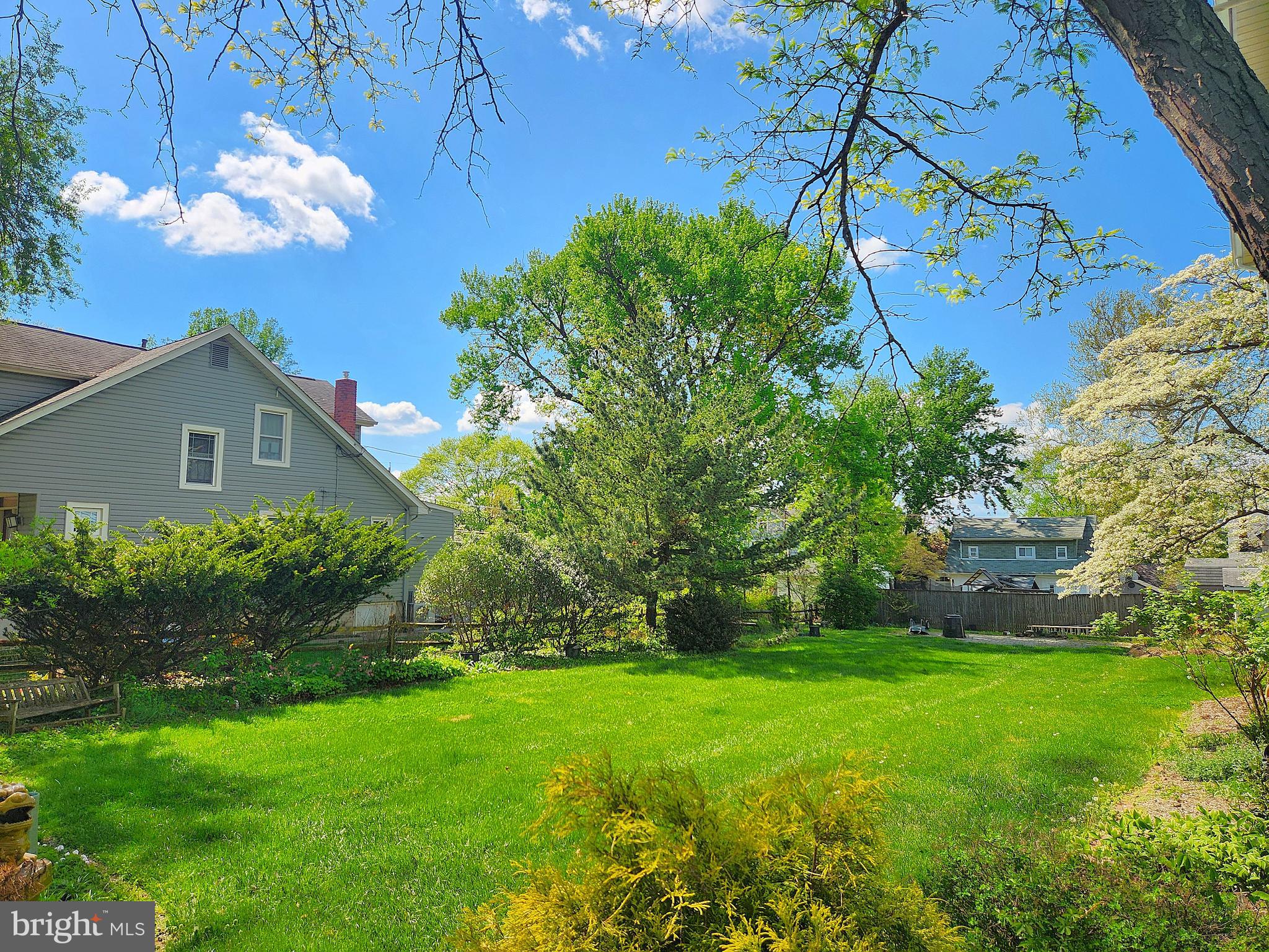 2008 Hillcrest Road Baltimore, MD 21207 - Photo 5 of 22 Spacious Side & Rear Yard