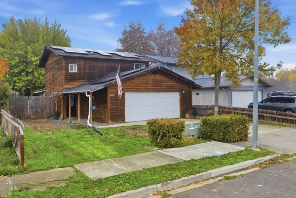 a view of a house with a yard