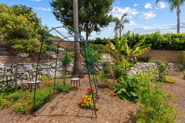 a view of backyard with a garden