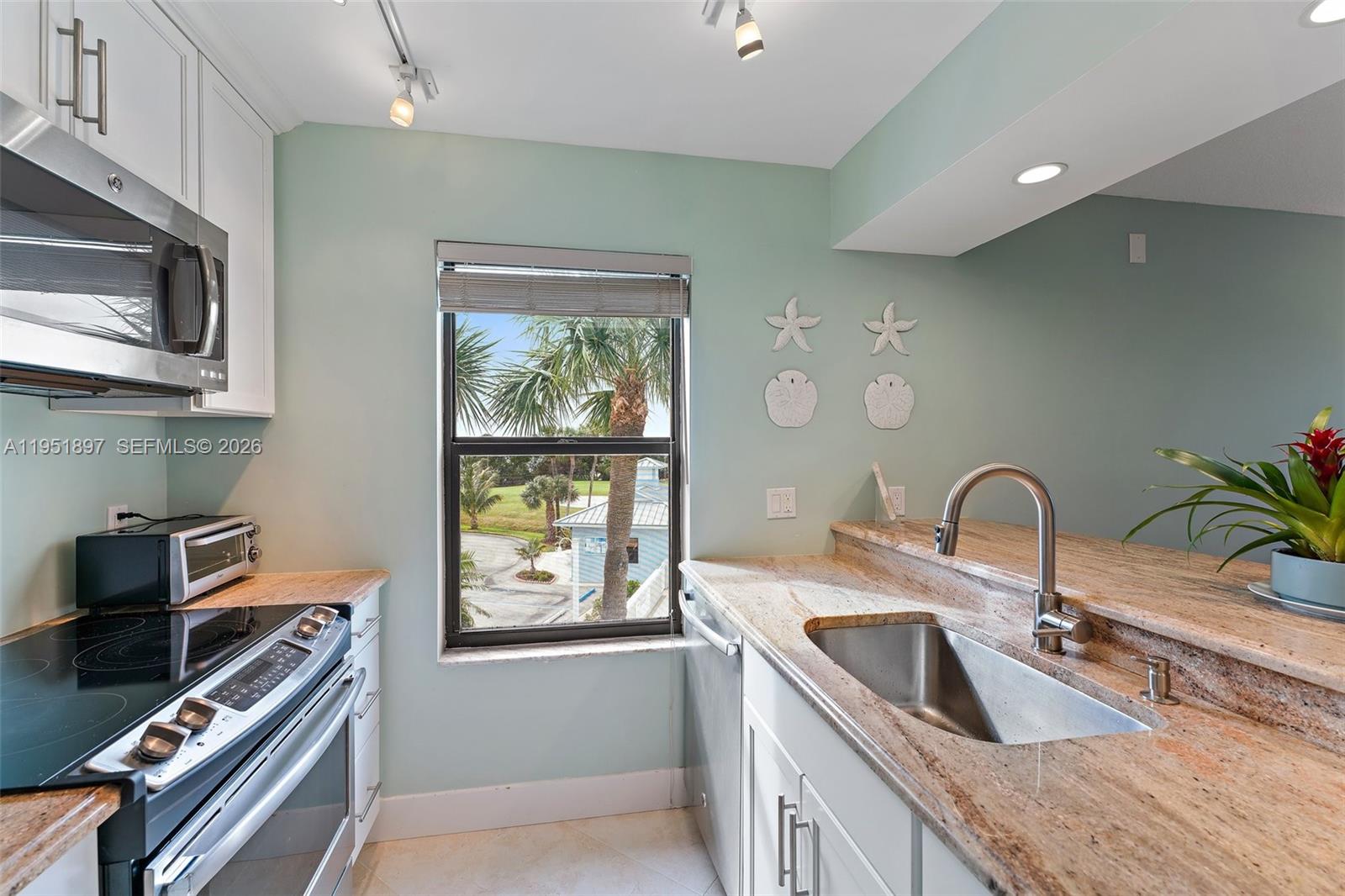 40 Northeast Plantation Road, Unit 301 Jensen Beach, FL 34957 - Photo 9 of 24