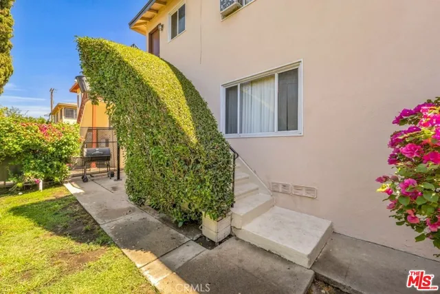 $1,400,000 | 8144 Sepulveda Boulevard, Panorama City, CA 91402