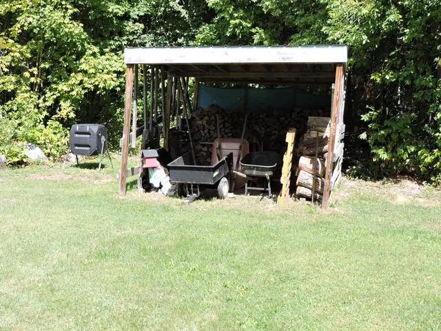 $269,000 | 17 Baker Street, Clinton, ME 04927