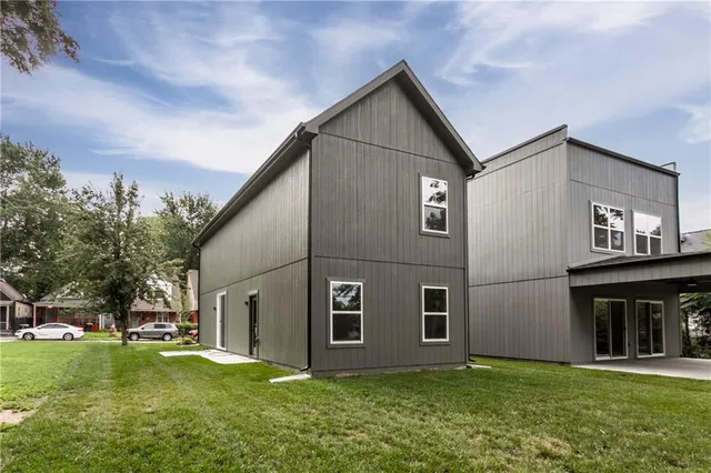 $275,000 | 3320 Tracy Avenue, Kansas City, MO 64109