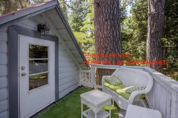 $2,700 | 23882 Springwater Road, Crestline, CA 92325