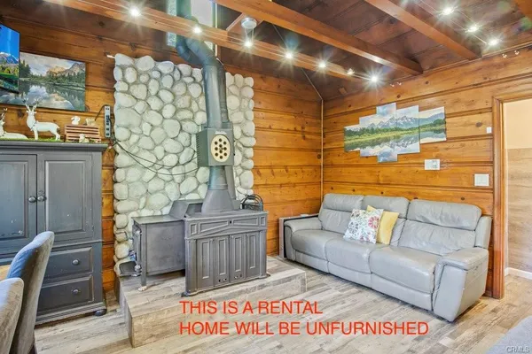 $2,700 | 23882 Springwater Road, Crestline, CA 92325