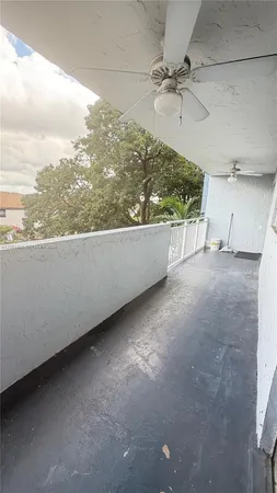 $2,600 | 9375 Fontainebleau Boulevard, Unit L304, Miami, FL 33172
