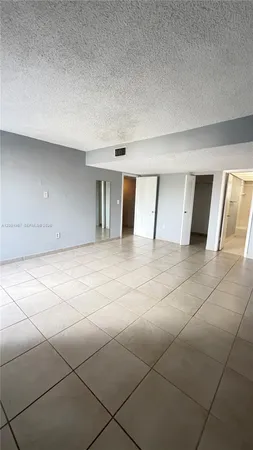 $2,600 | 9375 Fontainebleau Boulevard, Unit L304, Miami, FL 33172