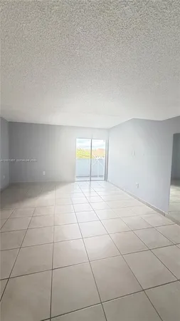 $2,600 | 9375 Fontainebleau Boulevard, Unit L304, Miami, FL 33172